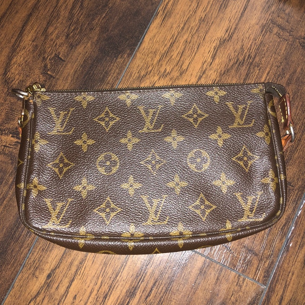 Louis Vuitton Pochette